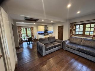 The Lodge at Barston, Luxury Ground Floor Cottage in idyllic location but close to all amenities - 7