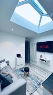 Contemporary studio apartment - 8