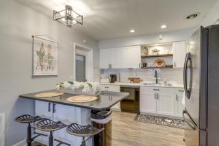 Pet-Friendly Largo Escape with Fire Pit! - 2