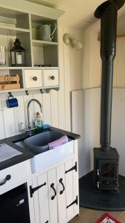 Home Farm Shepherds Hut with Firepit and Wood Burning Stove - High Wycombe - 1