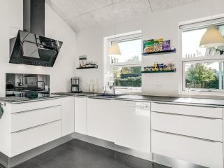 Holiday Home Geri - 700m from the sea by Interhome - 1