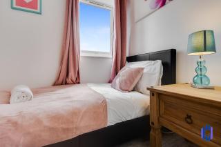 Spacious 5BR - Coop Live & Etihad - Pool Table - 1