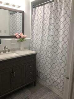 Private Rooms in TownHouse w 2 Baths FQ Beds 1-3ppl - Unionport - 1