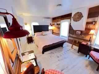 The FarmHouse Inn Guest House - Nappanee - 6