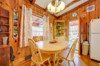 The Red Loft Candler Cottage Near Hiking Trails! - Candler - 2