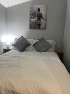 Stylish 3 Bedroom caravan near the Beach - Walton-on-the-Naze - 1