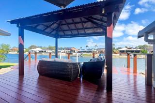 4 bedroom with large water frontage and pool, reverse air conditioning - Maroochydore - 7