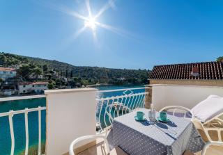 Amare Apartments - Bobovišća - 5