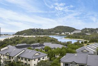 Absolute beachfront Royal Palms - 3