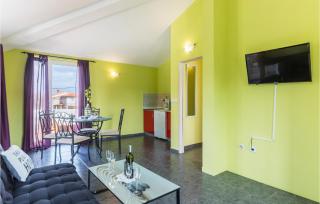 1 Bedroom Awesome Apartment In Liznjan - 8