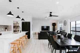 'Logan House' A Modern Country-style Retreat - Mudgee - 2