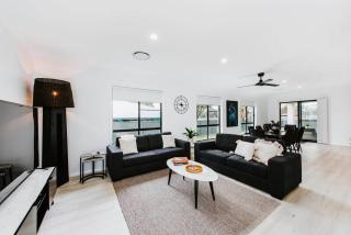 'Logan House' A Modern Country-style Retreat - Mudgee - 3