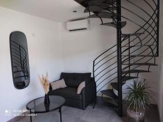 T1 bis avec mezzanine, belle terrasse et jardinet. - 6