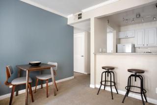 Hollywood 1BR w Gym Pool Sundeck nr Metro LAX-852 - 5