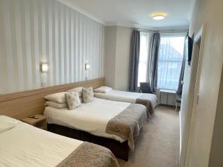 West Lynn Serviced Apartments Spacious & Free Parking - 1