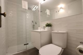 Chic Urban Retreat at Downtown with Balcony & Views - Lisbon - 7