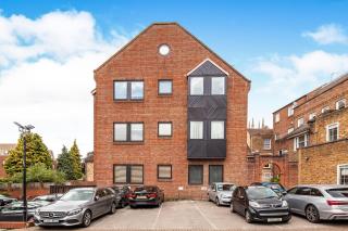 The Courtyard 2 Bedroom Apartments in Central Windsor with Parking - 5