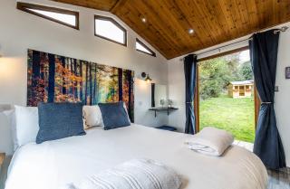 FAIRVIEW FARM Holiday Accommodation 14 Luxury Lodges, Cabins, Dog Friendly, Suitable for Couples, Families and Groups, Wedding Guests , Corporate events, Sleeps 2-65 guests in Ravenshead, Nottingham near Sherwood Forest, set in 88 acres - Nottingham - 8
