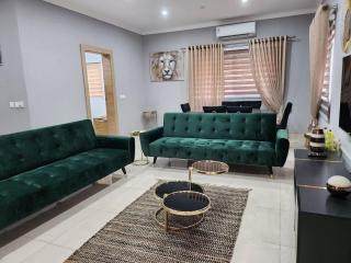 Spacious Luxury 3Bed Hse in Tema - Netflix Wi-fi - 0