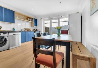 Golden Sunset House with free parking by My Getaways - 3