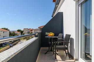 Apartment in Okrug Gornji with sea view, balcony, air conditioning, WiFi 5134-5 - Trogir - 2