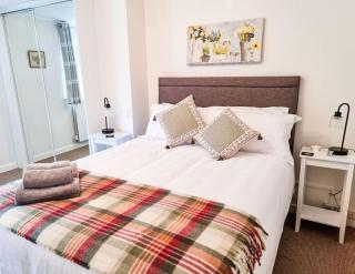 Luxury Cheltenham Home with EV charger - Lechampton Hills - 2