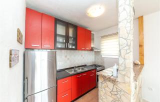 Lovely Home In Kastel Stafilic - Kastel Stafilic - 9
