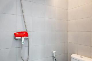 RedDoorz near Kaza Mall Surabaya - Plosobegem - 9