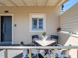 M&K - Maria's Stylish Apartment near Alykes Beach - 6