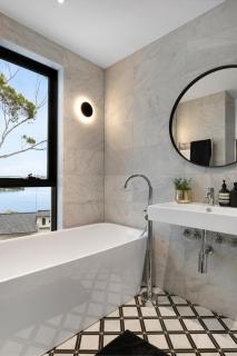 Luxury Waterside Home Sanctuary - 1