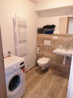 Brand new studio apartment #62 with free secure parking in the center - Prague - 8