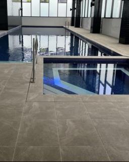 Comfort Living - 3 Bedroom sleeps 6 , parking, pool, other amenities - Near Showgrounds, NO PARTIES - 5