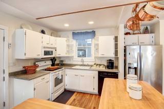 Beautiful Portsmouth Cottage By the Sea with Jacuzzi - Portsmouth - 1