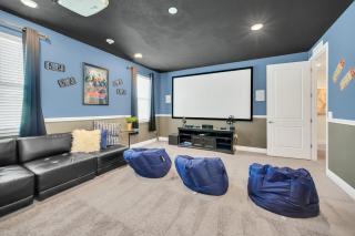 Spacious 8BR Family House with Private Caged Pool and Full Size Crib Near Disney - Orlando - 9