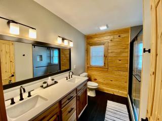Cabin at Chitt's Creek - Emory - 5