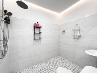 Modern Luxury House In Phuket Town - Ban Na Kha - 1
