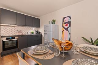 Farbenfrohe Altbauwohnung, TOP Ausstattung (Klima) - Friedrichshafen - 4