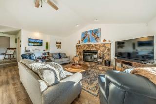 Renovated Ruidoso Cabin Deck and Sierra Blanca View - Ruidoso - 9
