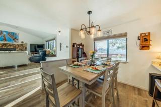 Renovated Ruidoso Cabin Deck and Sierra Blanca View - Ruidoso - 3
