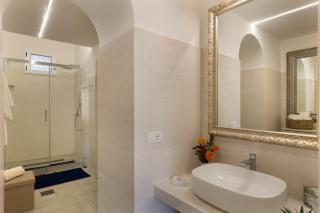 YourHome - Royal Blue Suite - Sorrento - 1