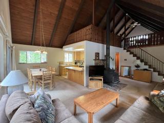 Blue Lake Chalet- 3 Bedroom + Loft/Pool Table in Arnold/Bear Valley (Pet-Friendly) - Arnold - 0