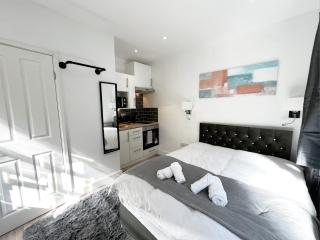 Erin Court Mansions - The Hideaway - 5