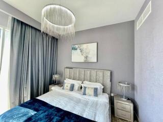 Elegant & Chic 2bedroom balcony Creek Waterfront - Dubai - 4