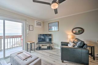 Chic Oceanfront North Topsail Beach Condo with Deck - North Topsail Beach - 7