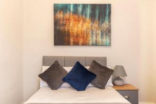 3-bedroom Home in Liverpool L15 with FREE Parking - 5