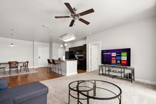 The Sophia: Riverwalk Loft - 8