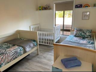 Boyle's Beach House - Fully furnished 3 Bedroom home. Secure parking. - Nambucca Heads - 6