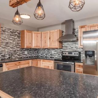 Spacious 3 BD Close To Everything! You’ll Love It! - Anchorage - 0