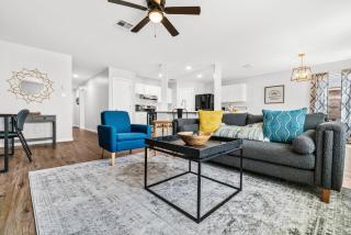 Modern, family friendly home w garage, huge yard! - 7