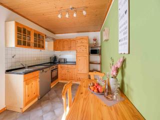 Tranquil Getaway in Scenic Roes - Roes - 8